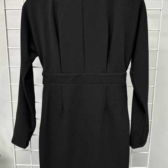 Cleavage Cutout Dress - Picture 7 of 7